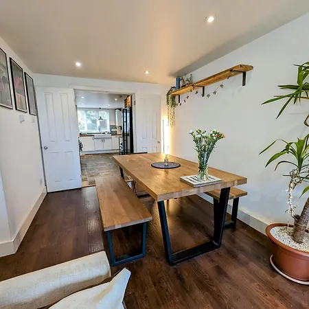 Modern Well Presented Apartment With Garden London Exterior foto